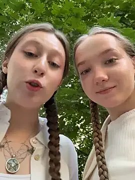 Freechat bambi_lu on StripChat