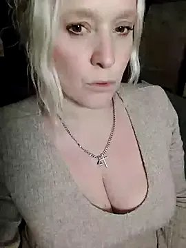 Freechat Bouncy-Bella28X on StripChat