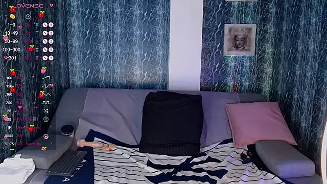 Freechat ebonyciaraqueen on StripChat