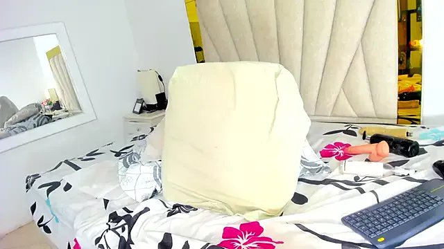 Evelonga_707 on StripChat 