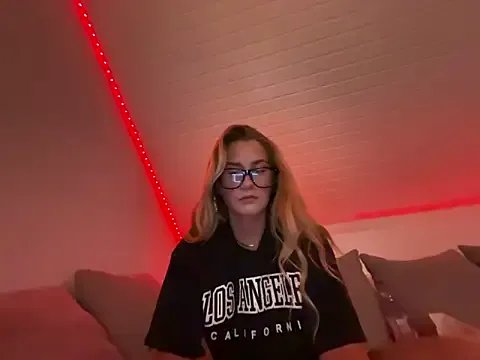 goddesemiiyy on StripChat 