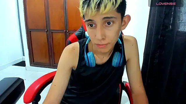 Freechat gomitaboy_1 on StripChat