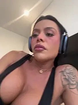 Freechat HOT_LADY_777 on StripChat