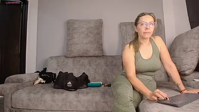 Isisharrison on StripChat 