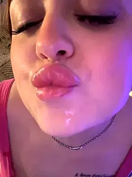 KellyMoors on StripChat 