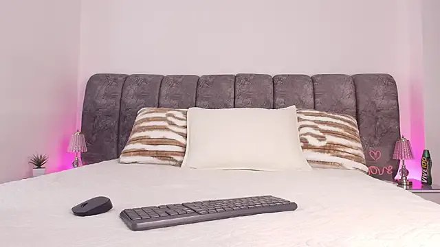 naia_blessed on StripChat 