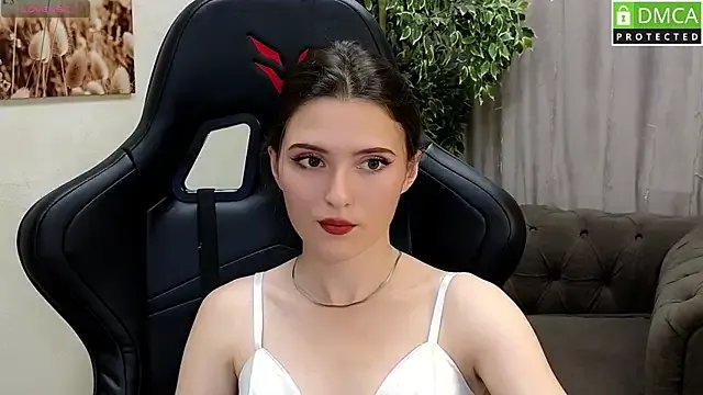 Freechat niki_cutes on StripChat