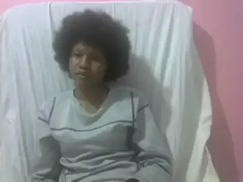 Freechat prettybeee on StripChat