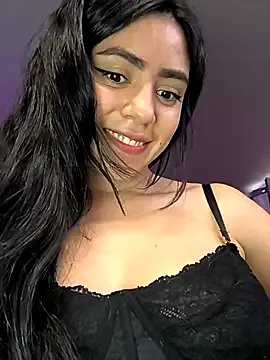 Sara-215 on StripChat 