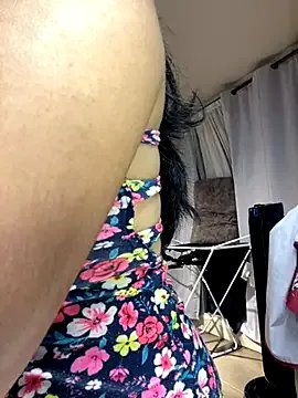 Sara-215 on StripChat 