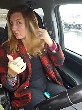 Freechat SheIsSomething on StripChat