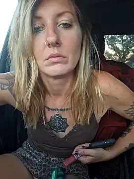 Freechat SheIsSomething on StripChat