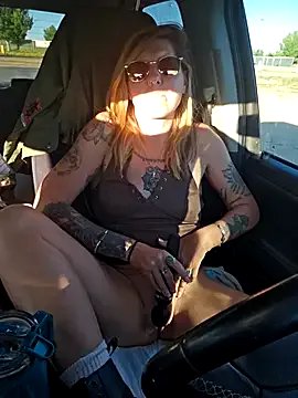 Freechat SheIsSomething on StripChat