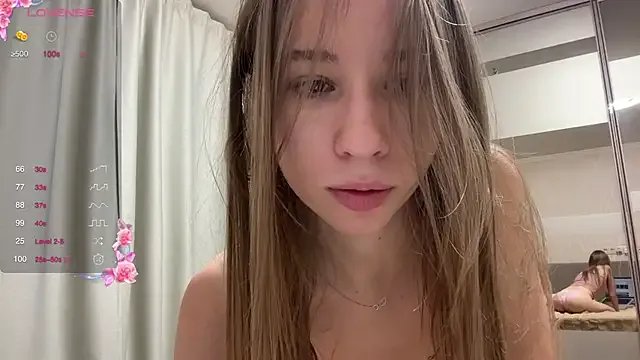 Freechat tinykisa on StripChat