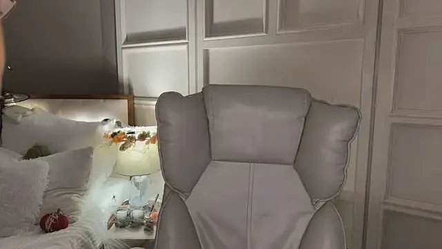 Private UrLillShy on StripChat