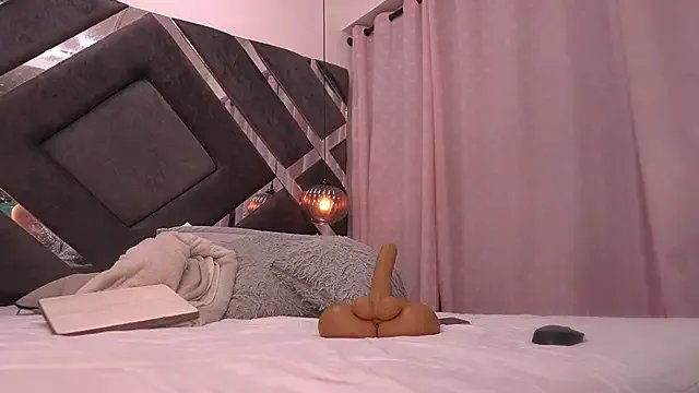 Freechat violeta_aroca on StripChat