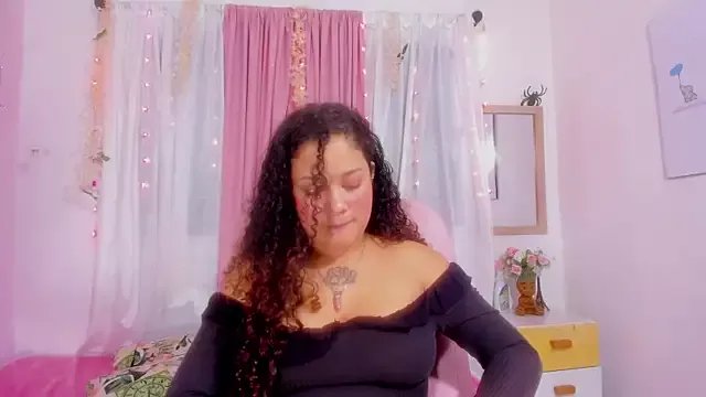 Freechat zulyjones on StripChat