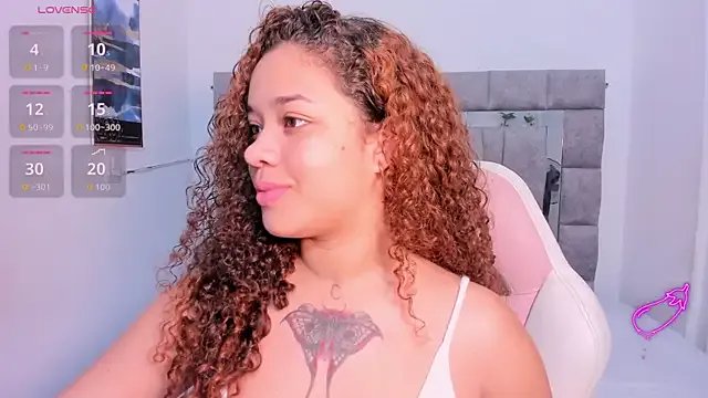 Freechat zulyjones on StripChat